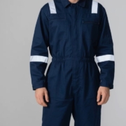 Venta tela protección térmica es la solución ideal para empresas que buscan materiales resistentes, certificados y duraderos que protejan a su personal en entornos industriales exigentes. En Antiflama Protect, somos líderes en la fabricación y comercialización de textiles técnicos diseñados para brindar máxima protección frente al calor, las llamas y las altas temperaturas. Nuestro compromiso con la seguridad y la calidad nos convierte en el aliado estratégico perfecto para los sectores industrial, petrolero, eléctrico y de construcción en Colombia. Venta tela protección térmica para ropa industrial de alto desempeño La venta tela protección térmica es esencial en la confección de uniformes ignífugos que deben soportar condiciones extremas. En Antiflama Protect, desarrollamos tejidos especializados que garantizan resistencia y confort, permitiendo que los trabajadores se mantengan seguros sin sacrificar movilidad. Además, nuestras telas cuentan con certificaciones internacionales que respaldan su calidad y durabilidad, convirtiéndonos en el proveedor ideal para cualquier tipo de industria. Innovación constante en tejidos de protección térmica En Antiflama Protect, creemos que la innovación es la clave del éxito. Por eso, nuestros procesos de venta tela protección térmica están acompañados por un desarrollo técnico que incorpora fibras de última generación. Estas fibras logran una combinación perfecta entre ligereza, resistencia y transpirabilidad, optimizando la comodidad y el rendimiento de las prendas de trabajo. Certificaciones que garantizan confianza La confianza se construye con hechos, y en Antiflama Protect respaldamos cada metro de tela con certificaciones reconocidas internacionalmente. Nuestra venta tela protección térmica cumple con estándares como ISO y NFPA, asegurando que los tejidos sean resistentes al fuego, la fricción y los agentes químicos. Este compromiso con la calidad nos posiciona como referentes en el mercado colombiano de textiles industriales. Soluciones a la medida de cada industria Cada sector tiene necesidades específicas, por lo tanto, nuestra venta tela protección térmica se adapta a las exigencias de cada cliente. Ya sea para empresas mineras, petroleras o eléctricas, ofrecemos soluciones personalizadas que garantizan la máxima protección. Nuestro equipo técnico asesora a cada cliente para elegir el tejido más adecuado según las condiciones laborales y los niveles de riesgo. Comodidad y rendimiento en cada prenda En Antiflama Protect, entendemos que la seguridad no debe ir en contra del confort. Por eso, nuestras telas para protección térmica son ligeras, flexibles y permiten una excelente transpiración. Así, los trabajadores pueden desempeñarse con libertad de movimiento sin comprometer su seguridad ni su bienestar. Venta tela protección térmica con tecnología avanzada Nuestra venta tela protección térmica incorpora tecnología textil de última generación. Utilizamos procesos de hilado y acabado técnico que mejoran la resistencia al calor y al desgaste, asegurando una larga vida útil. Esto representa una inversión inteligente para las empresas que buscan reducir costos de reposición sin sacrificar calidad. Asesoría técnica especializada No todos los tejidos ignífugos son iguales, y por eso en Antiflama Protect ofrecemos asesoría profesional durante todo el proceso de compra. Nuestro equipo orienta a los clientes para que seleccionen la tela de protección térmica más adecuada según su aplicación, garantizando resultados óptimos en rendimiento y seguridad. Precios competitivos con calidad certificada Ofrecemos venta tela protección térmica con precios justos, sin comprometer la excelencia del producto. Nos enfocamos en brindar un equilibrio perfecto entre calidad, durabilidad y costo, garantizando una relación comercial sólida y beneficiosa para nuestros clientes en toda Colombia. Comprometidos con la seguridad laboral Cada metro de tejido fabricado por Antiflama Protect representa nuestro compromiso con la seguridad laboral. Entendemos la importancia de proteger vidas, por lo tanto, nuestras telas están diseñadas para minimizar los riesgos ante la exposición al fuego, calor o chispas. Con nosotros, la protección va más allá del uniforme: es una cultura. Sostenibilidad en la fabricación textil La venta tela protección térmica de Antiflama Protect también se distingue por su enfoque sostenible. Implementamos procesos de producción responsables con el medio ambiente, reduciendo el impacto ambiental sin afectar la calidad del producto final. Así, las empresas pueden elegir seguridad y sostenibilidad al mismo tiempo. Fabricación nacional con estándares internacionales Somos una empresa orgullosamente colombiana que compite al nivel de los grandes fabricantes internacionales. Nuestra venta tela protección térmica demuestra que la innovación local puede ofrecer productos de alto rendimiento y con estándares de clase mundial, respaldados por tecnología y conocimiento especializado. El aliado estratégico para tu empresa En Antiflama Protect, no solo fabricamos telas: brindamos confianza, respaldo y experiencia. Nos convertimos en el socio estratégico que tu empresa necesita para proteger a su personal y cumplir con las normativas de seguridad industrial. Con nosotros, encuentras todo lo que necesitas en un solo lugar, desde tejidos certificados hasta asesoría experta. Contáctanos y eleva el nivel de protección de tu equipo La seguridad de tu empresa comienza con una decisión inteligente. Aprovecha la experiencia de Antiflama Protect en venta tela protección térmica y garantiza la máxima protección para tus colaboradores. Contáctanos hoy y descubre por qué somos la mejor opción en Colombia para quienes buscan calidad, confianza y desempeño comprobado.