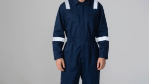 Venta tela protección térmica es la solución ideal para empresas que buscan materiales resistentes, certificados y duraderos que protejan a su personal en entornos industriales exigentes. En Antiflama Protect, somos líderes en la fabricación y comercialización de textiles técnicos diseñados para brindar máxima protección frente al calor, las llamas y las altas temperaturas. Nuestro compromiso con la seguridad y la calidad nos convierte en el aliado estratégico perfecto para los sectores industrial, petrolero, eléctrico y de construcción en Colombia. Venta tela protección térmica para ropa industrial de alto desempeño La venta tela protección térmica es esencial en la confección de uniformes ignífugos que deben soportar condiciones extremas. En Antiflama Protect, desarrollamos tejidos especializados que garantizan resistencia y confort, permitiendo que los trabajadores se mantengan seguros sin sacrificar movilidad. Además, nuestras telas cuentan con certificaciones internacionales que respaldan su calidad y durabilidad, convirtiéndonos en el proveedor ideal para cualquier tipo de industria. Innovación constante en tejidos de protección térmica En Antiflama Protect, creemos que la innovación es la clave del éxito. Por eso, nuestros procesos de venta tela protección térmica están acompañados por un desarrollo técnico que incorpora fibras de última generación. Estas fibras logran una combinación perfecta entre ligereza, resistencia y transpirabilidad, optimizando la comodidad y el rendimiento de las prendas de trabajo. Certificaciones que garantizan confianza La confianza se construye con hechos, y en Antiflama Protect respaldamos cada metro de tela con certificaciones reconocidas internacionalmente. Nuestra venta tela protección térmica cumple con estándares como ISO y NFPA, asegurando que los tejidos sean resistentes al fuego, la fricción y los agentes químicos. Este compromiso con la calidad nos posiciona como referentes en el mercado colombiano de textiles industriales. Soluciones a la medida de cada industria Cada sector tiene necesidades específicas, por lo tanto, nuestra venta tela protección térmica se adapta a las exigencias de cada cliente. Ya sea para empresas mineras, petroleras o eléctricas, ofrecemos soluciones personalizadas que garantizan la máxima protección. Nuestro equipo técnico asesora a cada cliente para elegir el tejido más adecuado según las condiciones laborales y los niveles de riesgo. Comodidad y rendimiento en cada prenda En Antiflama Protect, entendemos que la seguridad no debe ir en contra del confort. Por eso, nuestras telas para protección térmica son ligeras, flexibles y permiten una excelente transpiración. Así, los trabajadores pueden desempeñarse con libertad de movimiento sin comprometer su seguridad ni su bienestar. Venta tela protección térmica con tecnología avanzada Nuestra venta tela protección térmica incorpora tecnología textil de última generación. Utilizamos procesos de hilado y acabado técnico que mejoran la resistencia al calor y al desgaste, asegurando una larga vida útil. Esto representa una inversión inteligente para las empresas que buscan reducir costos de reposición sin sacrificar calidad. Asesoría técnica especializada No todos los tejidos ignífugos son iguales, y por eso en Antiflama Protect ofrecemos asesoría profesional durante todo el proceso de compra. Nuestro equipo orienta a los clientes para que seleccionen la tela de protección térmica más adecuada según su aplicación, garantizando resultados óptimos en rendimiento y seguridad. Precios competitivos con calidad certificada Ofrecemos venta tela protección térmica con precios justos, sin comprometer la excelencia del producto. Nos enfocamos en brindar un equilibrio perfecto entre calidad, durabilidad y costo, garantizando una relación comercial sólida y beneficiosa para nuestros clientes en toda Colombia. Comprometidos con la seguridad laboral Cada metro de tejido fabricado por Antiflama Protect representa nuestro compromiso con la seguridad laboral. Entendemos la importancia de proteger vidas, por lo tanto, nuestras telas están diseñadas para minimizar los riesgos ante la exposición al fuego, calor o chispas. Con nosotros, la protección va más allá del uniforme: es una cultura. Sostenibilidad en la fabricación textil La venta tela protección térmica de Antiflama Protect también se distingue por su enfoque sostenible. Implementamos procesos de producción responsables con el medio ambiente, reduciendo el impacto ambiental sin afectar la calidad del producto final. Así, las empresas pueden elegir seguridad y sostenibilidad al mismo tiempo. Fabricación nacional con estándares internacionales Somos una empresa orgullosamente colombiana que compite al nivel de los grandes fabricantes internacionales. Nuestra venta tela protección térmica demuestra que la innovación local puede ofrecer productos de alto rendimiento y con estándares de clase mundial, respaldados por tecnología y conocimiento especializado. El aliado estratégico para tu empresa En Antiflama Protect, no solo fabricamos telas: brindamos confianza, respaldo y experiencia. Nos convertimos en el socio estratégico que tu empresa necesita para proteger a su personal y cumplir con las normativas de seguridad industrial. Con nosotros, encuentras todo lo que necesitas en un solo lugar, desde tejidos certificados hasta asesoría experta. Contáctanos y eleva el nivel de protección de tu equipo La seguridad de tu empresa comienza con una decisión inteligente. Aprovecha la experiencia de Antiflama Protect en venta tela protección térmica y garantiza la máxima protección para tus colaboradores. Contáctanos hoy y descubre por qué somos la mejor opción en Colombia para quienes buscan calidad, confianza y desempeño comprobado.